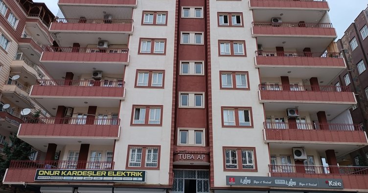 Batman’da korkunç olay! 4 çocuk annesi, evinde bıçaklanarak öldürüldü Batman’da korkunç olay! 4 çocuk annesi, evinde bıçaklanarak öldürüldü