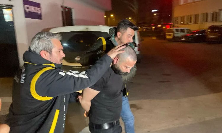 Bursa'da 3 gün arayla iki arkadaşını öldürdüğü iddiasıyla İstanbul'da yakalanan