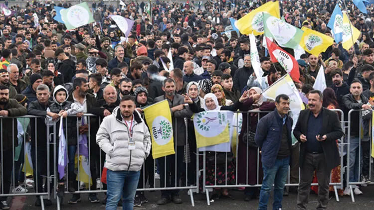 Batman ve Mardin’deki nevruz kutlamalarında olay; çok sayıda gözaltı var Batman ve Mardin’deki nevruz kutlamalarında olay; çok sayıda gözaltı var