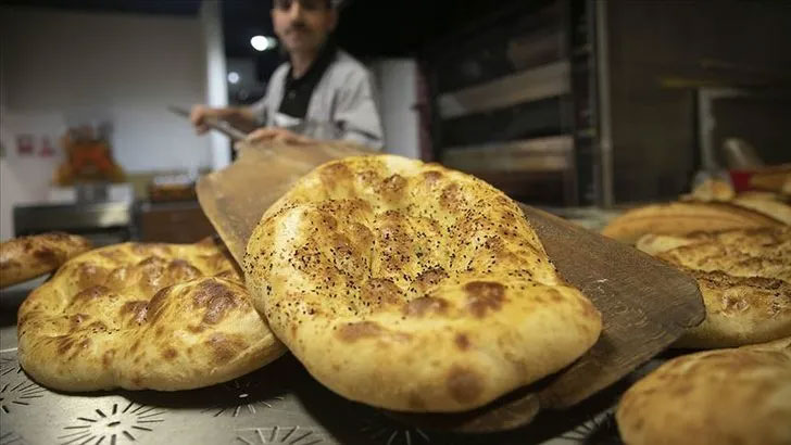 İftar sofralarının vazgeçilmezi Ramazan pidesi Ankara’da 10 TL’den satılacak