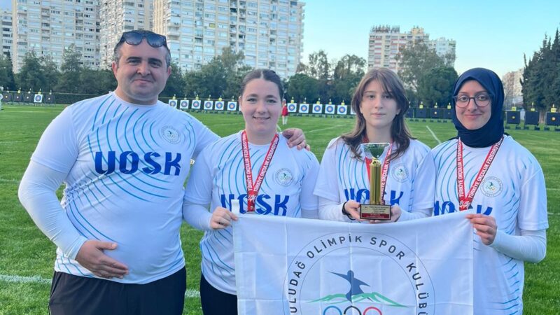 Bursalı okçulardan büyük başarı Uludağ Olimpik Sporlar Klasik Yay Kadın Takımı, Antalya'daki 18 Mart