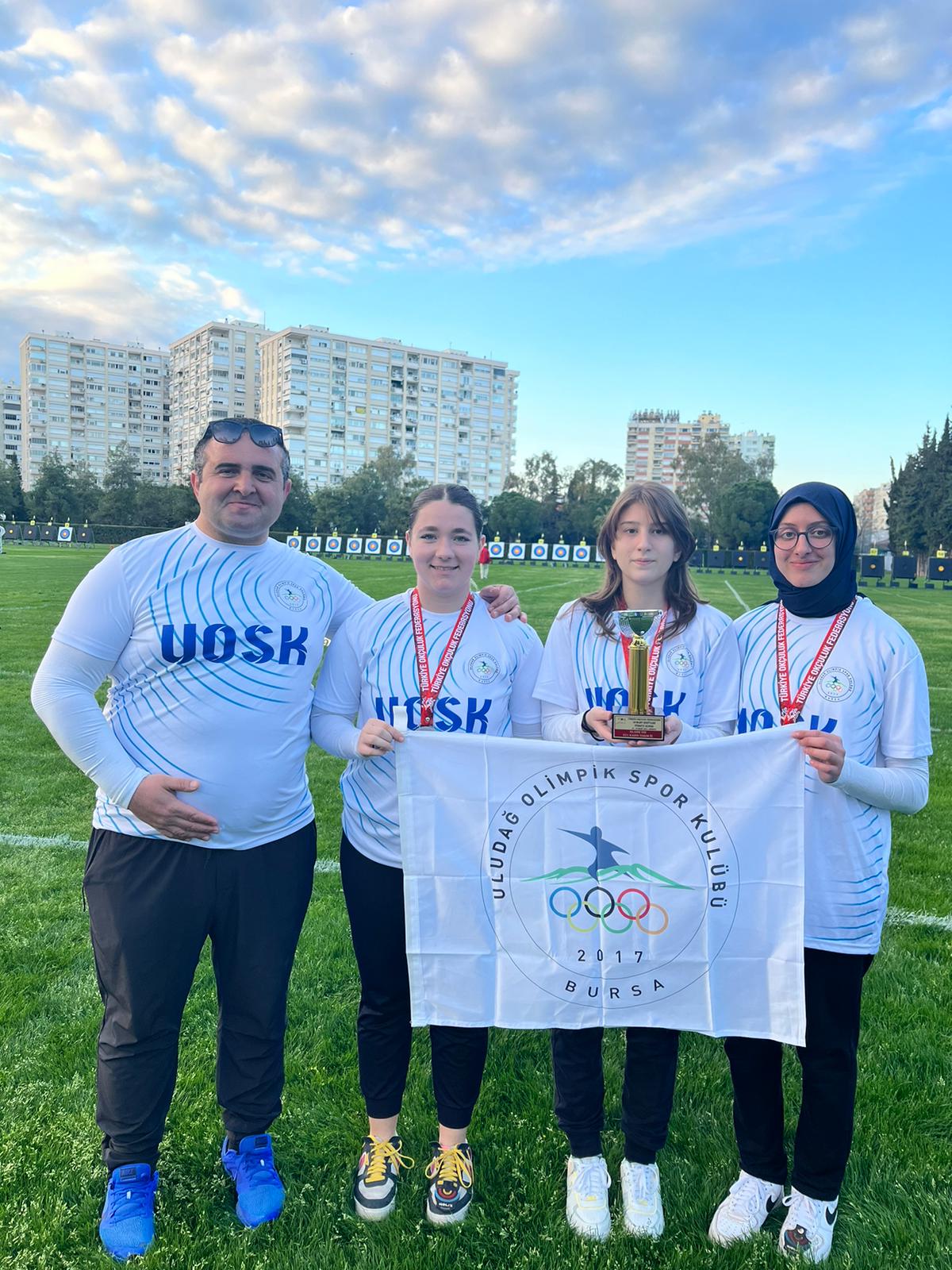 Bursalı okçulardan büyük başarı Bursalı okçulardan büyük başarı