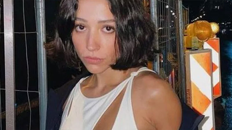 Zeynep Bastık’tan bikinili poz