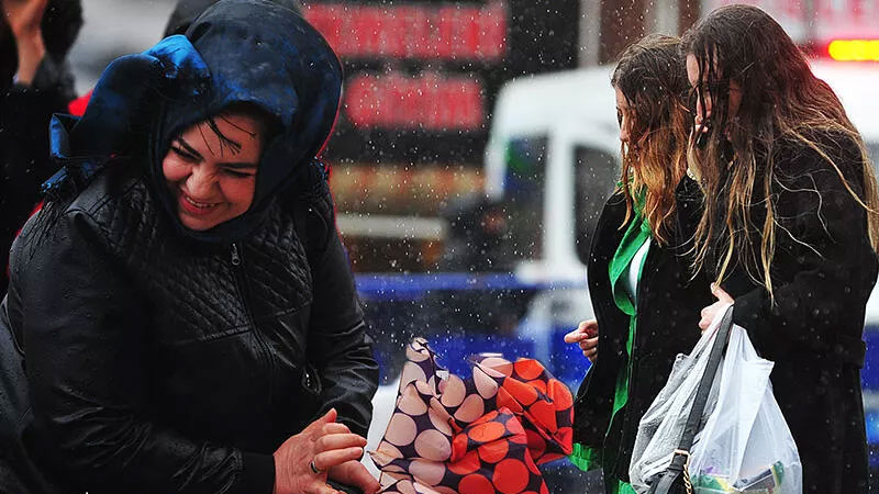 Meteoroloji’den flaş uyarı! Saat verdi, yağışlar geri geliyor