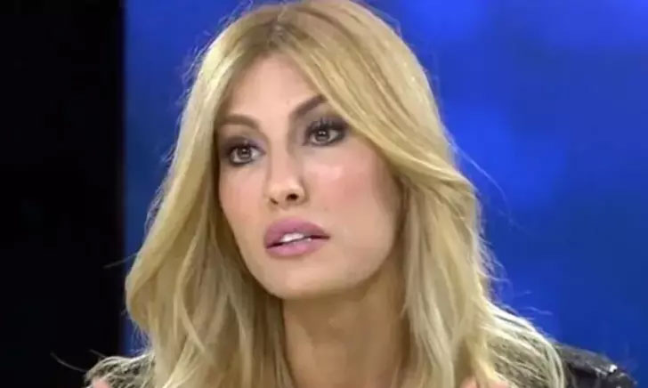 Çağla Şıkel canlı yayında gözyaşlarını tutamadı! ‘Deprem anında hayatta kalmak için…’