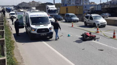Devrilen motosikletteki 2 kişi TIR’ın altında kaldı: 1 ölü, 1 yaralı