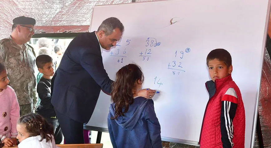 Bakan Özer: Afet bölgesinde 127 ilkokul, 168 ortaokul kurduk