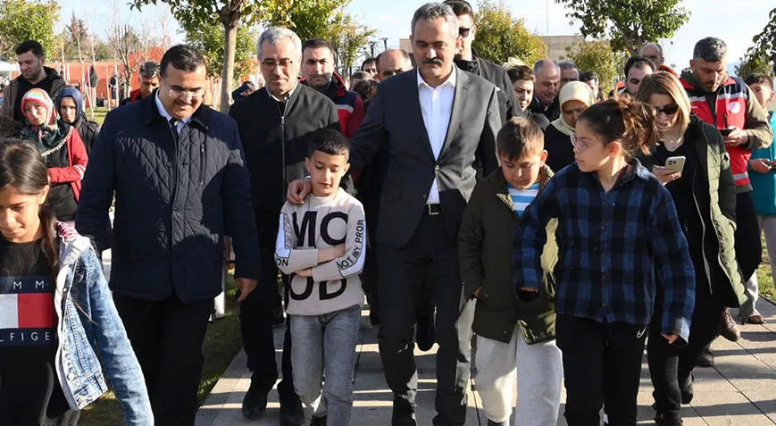 Bakan Özer: 8 bin 959 afetzede öğrenci memleketine döndü