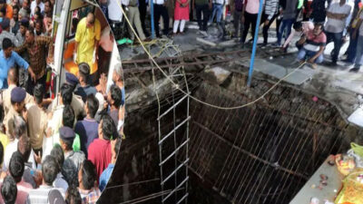 Korkunç kaza! Hindistan’da tapınağın zemini çöktü… 35 kişi hayatını kaybetti