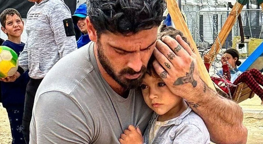 İtalyan oyuncu Michele Morrone deprem bölgesinde