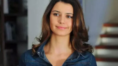 Atiye’nin yıldızı Beren Saat annesini paylaştı! Görenler “Güzellik anneden” dedi