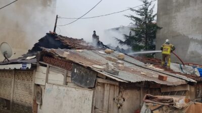 Bursa’da tek katlı evde yangın