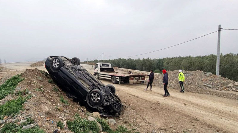 Bursa’da feci kaza! Ters dönen araçta sıkıştı Bursa'nın İznik ilçesinde kontrolden çıkarak devrilen otomobilin sürücüsü yaralandı.