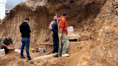 Bursa’da inşaat kazısında lahit bulundu