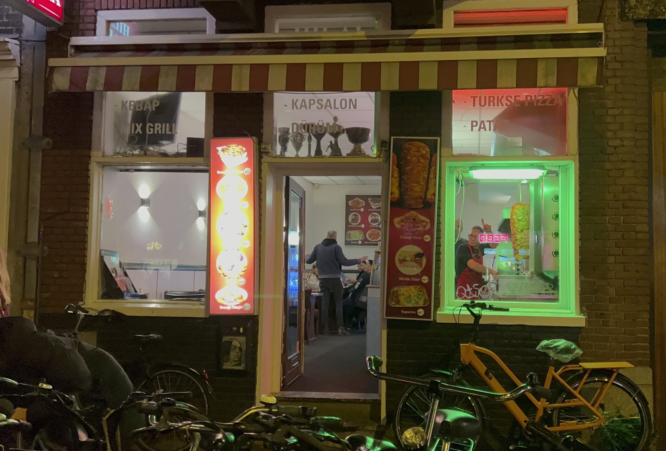 Hollanda’da en çok sipariş verilen yemek Türk döneri oldu Hollanda’da en çok sipariş verilen yemek Türk döneri oldu