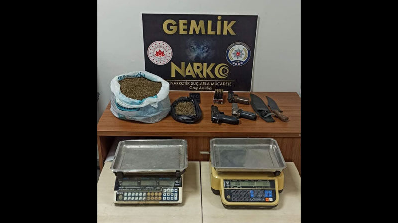 Bursa’da uyuşturucu operasyonu Bursa'nın Gemlik ilçesinde evinde 2 kilo 15 gram esrar ele