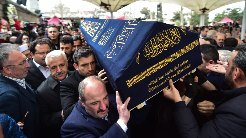 Bakan Varank’ın baba acısı! Son yolculuğuna uğurlandı