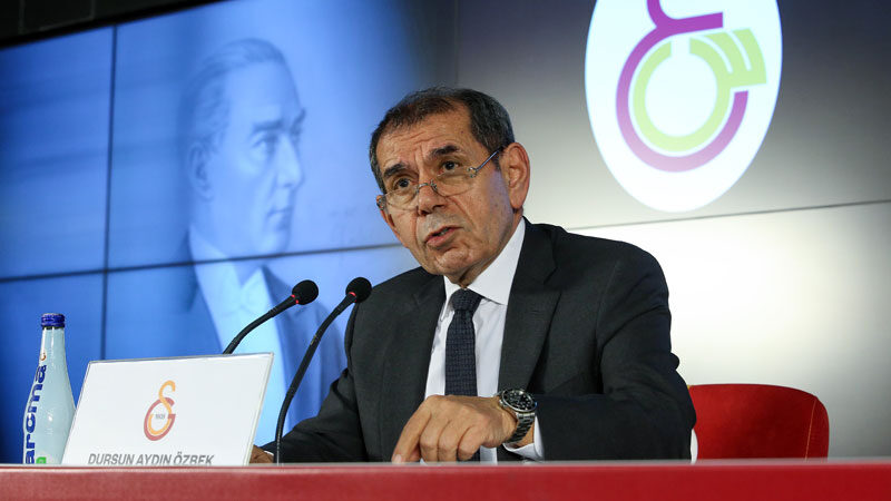 Dursun Özbek’ten şampiyonluk açıklaması Galatasaray Kulübü Başkanı Dursun Özbek, sarı-kırmızılı futbol takımının Türkiye Cumhuriyeti'nin
