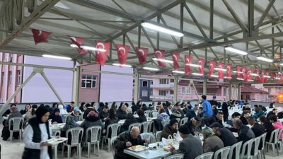 Harmancık Belediyesi düğün salonunda her akşam iftar veriyor