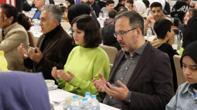 Bakan Kasapoğlu, Bursa’da depremzedelerle bir araya geldi