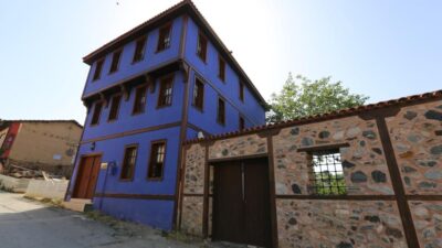 Nilüfer Belediyesi Misi’de daha önce restore ettiği tarihi yapıyı imzalanan
