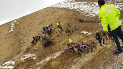 Askeri araç kaza yaptı