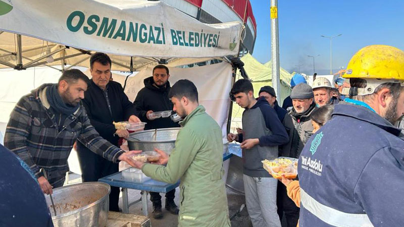 Osmangazi’den deprem bölgesine 4 bin kişilik iftar sofrası