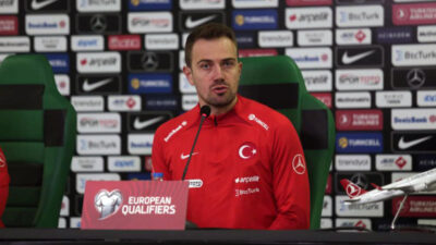 Mert Günok: Ülke olarak büyük maçları farklı oynuyoruz