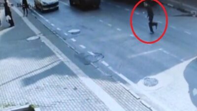 Bursa’da otomobilin çarptığı adam metrelerce savruldu