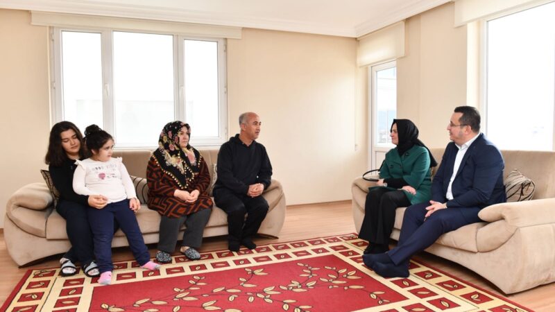 Bursa’nın Mustafakemalpaşa ilçesinde deprem felaketinin yaraları hızla sarılmaya devam ederken