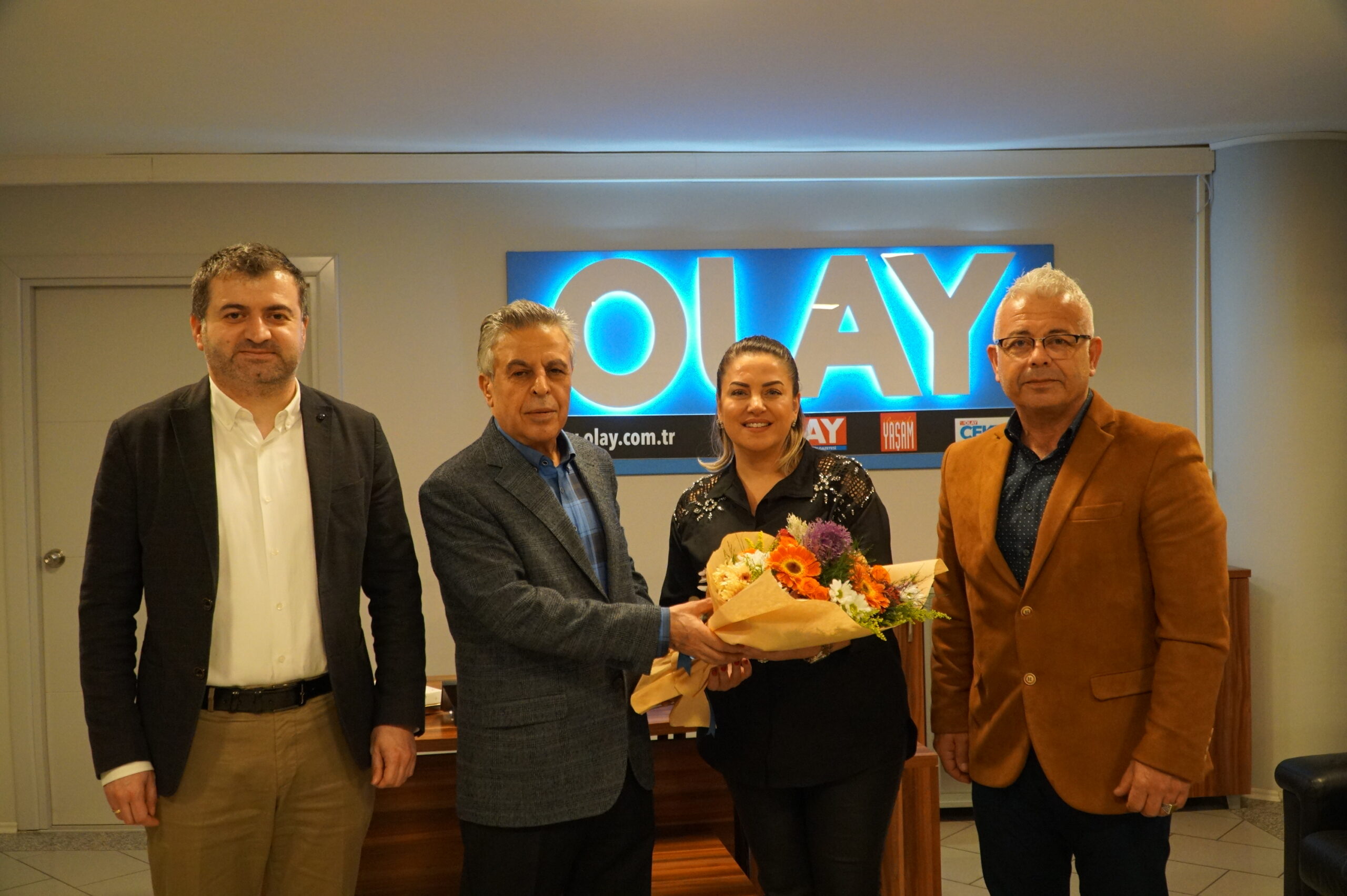 Devlet Eski Bakanı Cavit Çağlar’a Bursa’ya kazandırdığı okullardan teşekkür Devlet Eski Bakanı Cavit Çağlar’a Bursa’ya kazandırdığı okullardan teşekkür