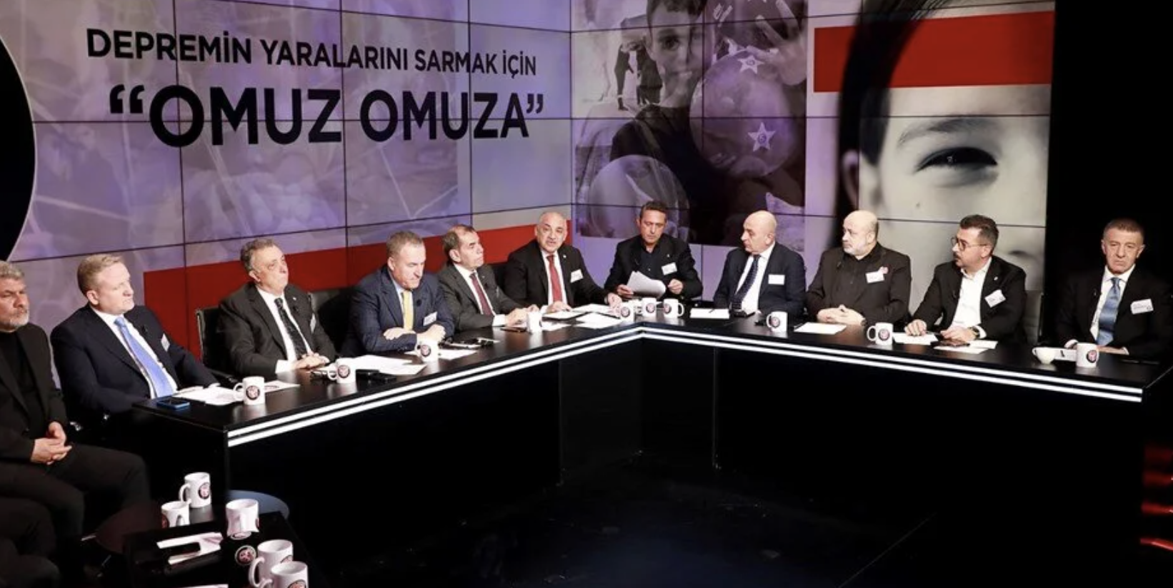 Futbol dünyası ‘Omuz Omuza’ Futbol dünyası ‘Omuz Omuza’
