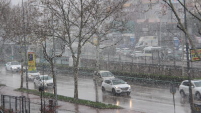 Bursa’da kar başladı!