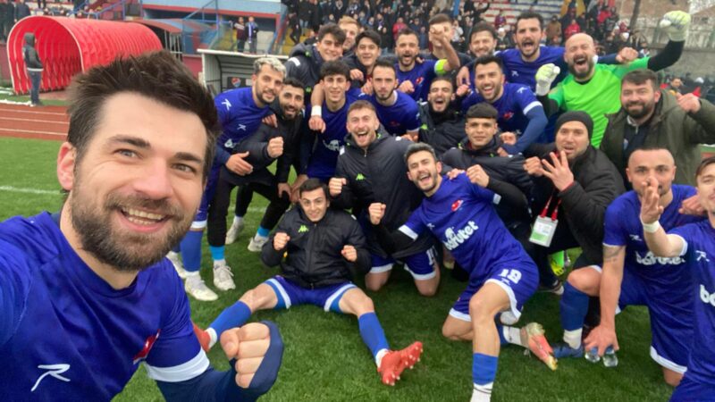 Mustafakemalpaşaspor Belediye, Atıcılar Sahasında oynanan Demirtaşspor maçında 5-0 skorla ayrılan