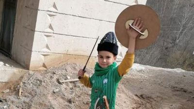 Depremzede çocuğa çok özel hediye