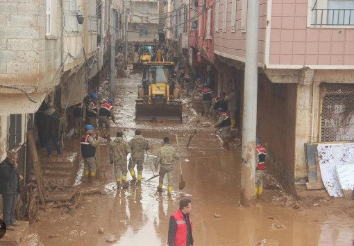 Mehmetçik sel bölgesinde arama kurtarma operasyonlarına devam ediyor Mehmetçik sel bölgesinde arama kurtarma operasyonlarına devam ediyor