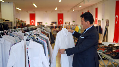 Depremin yaraları Sevgi Mağazası’nda sarılıyor