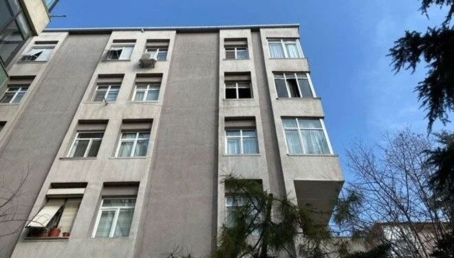 İstanbul’da 5 katlı binada yangın: 1 ölü İstanbul’da 5 katlı binada yangın: 1 ölü