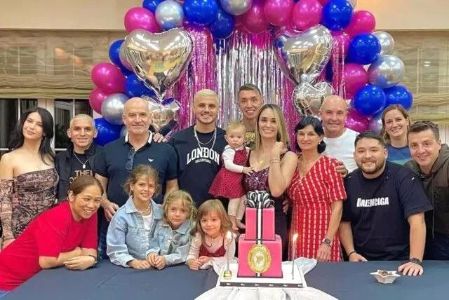 Galatasaray’ın yıldızı Torreira’nın, Devrim Özkan’a aşkını ilan ettiği paylaşım olay oldu Galatasaray’ın yıldızı Torreira’nın, Devrim Özkan’a aşkını ilan ettiği paylaşım olay oldu