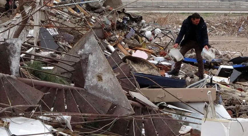 Ebrar Sitesi’nde yitip giden hatıralarını aradılar! ‘Bir fotoğraf albümümüz bile yok’ Ebrar Sitesi’nde yitip giden hatıralarını aradılar! ‘Bir fotoğraf albümümüz bile yok’