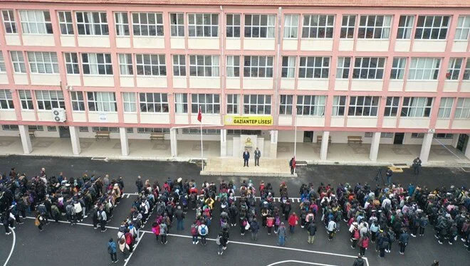 Depremin vurduğu Adana, Osmaniye ve Gaziantep’te eğitim öğretim başladı Depremin vurduğu Adana, Osmaniye ve Gaziantep’te eğitim öğretim başladı