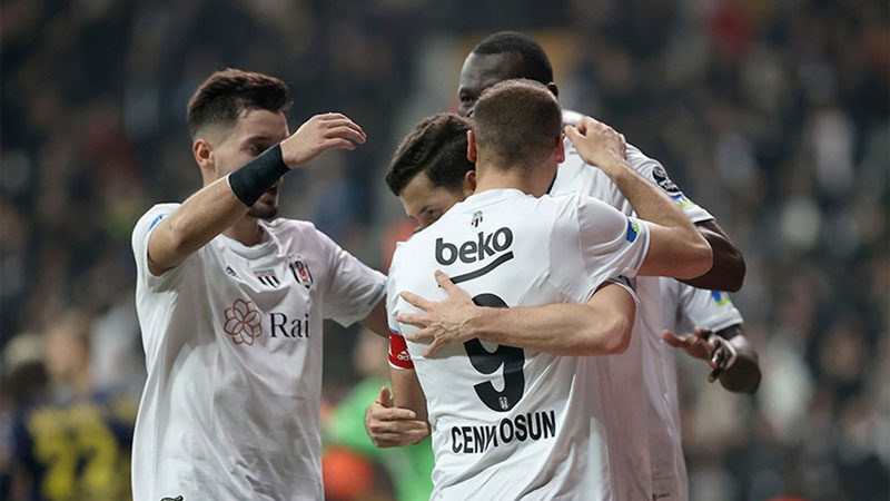 Beşiktaş’ta 10 isim ile yollar ayrılacak Bu sezon 3 kulvarda da istediği sonuçları elde edemeyen Beşiktaş'ta
