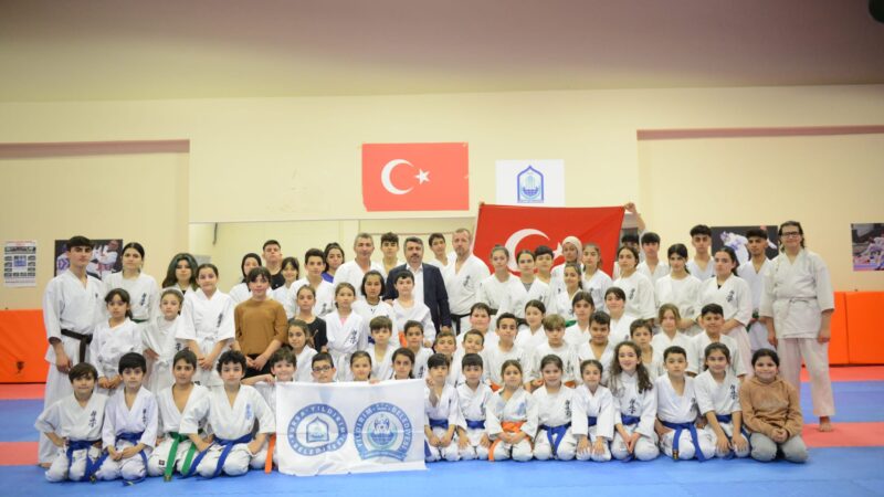 Şampiyonları Başkan Yılmaz uğurladı 9’uncu Balkan Kyokushın Karate Şampiyonası’nda Türkiye’yi temsil edecek Yıldırım Belediyesi