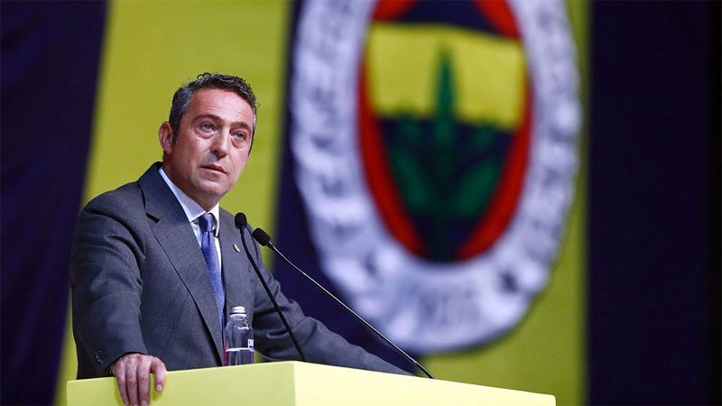 Ali Koç’tan Dursun Özbek’e yanıt Galatasaray Kulübü Başkanı Dursun Özbek'in açıklamaları üzerine Fenerbahçe'den paylaşım geldi.