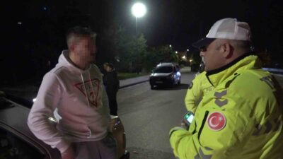 Bursa’da alkollü sürücü uzatılan üflemek yerine yutmaya çalıştı