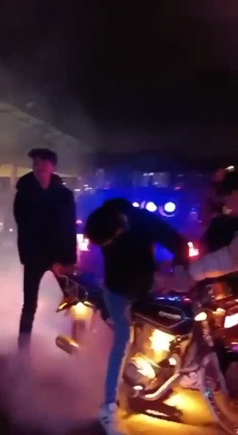 Bursa’da asker eğlencesinde yolu kapatarak oyun oynadılar