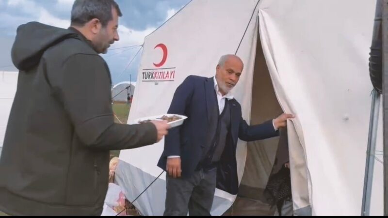 Başkan Işık’tan Hatay Hassa’ya ziyaret Depremin ilk anlarından itibaren tüm imkanları ile seferber olan Gürsu