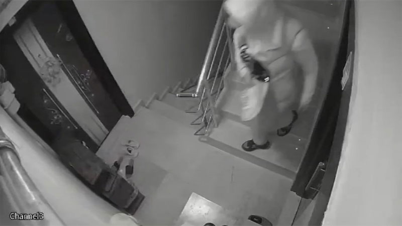 Bursa’da ayakkabı hırsızlığı! O anlar kamerada