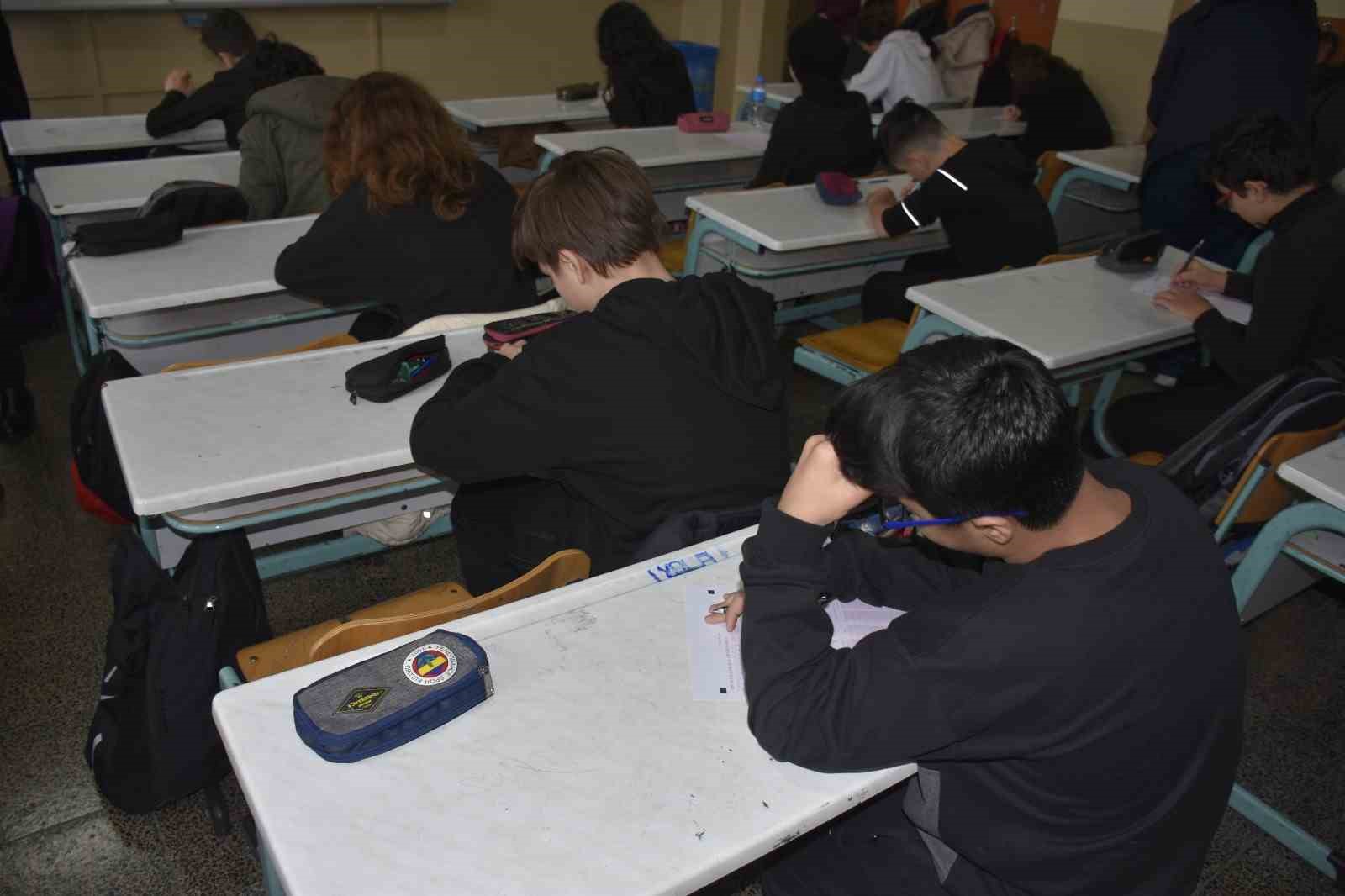 Bursa’da LGS ve TYT simülasyonuna 55 bin öğrenci katıldı