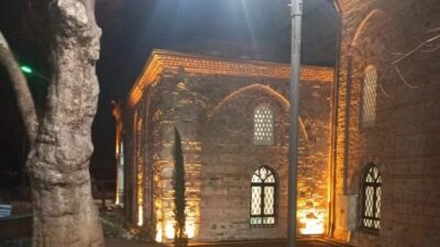 Bursa’da restorasyonu tamamlanan cami teravih namazıyla ibadete açıldı